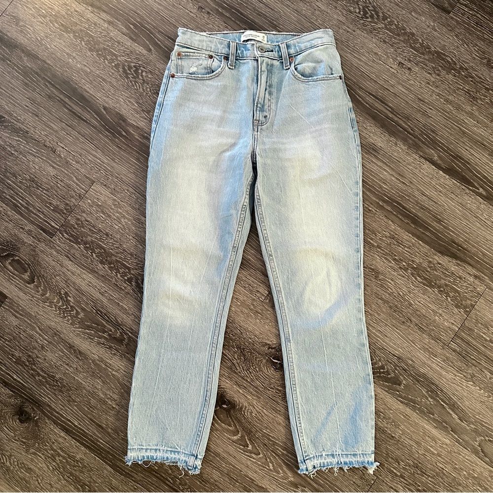 Abercrombie & Fitch High Rise Mom Jeans